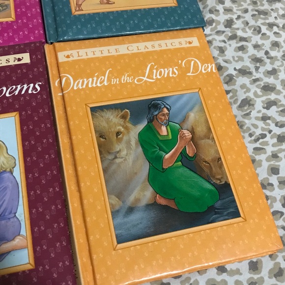 Little classics short story books π - Picture 3 of 5